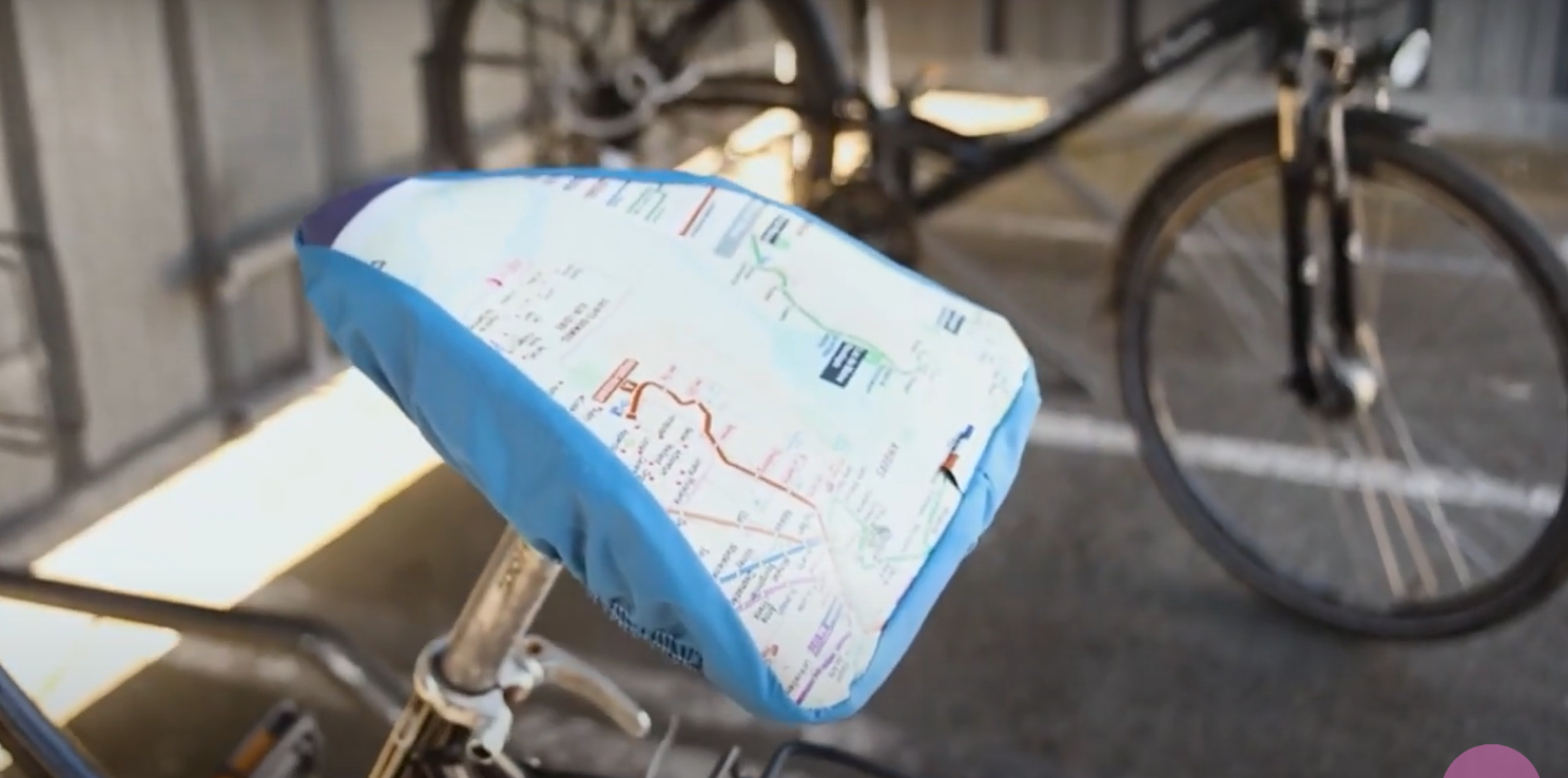 Selle de vélo recouverte des plans irigo